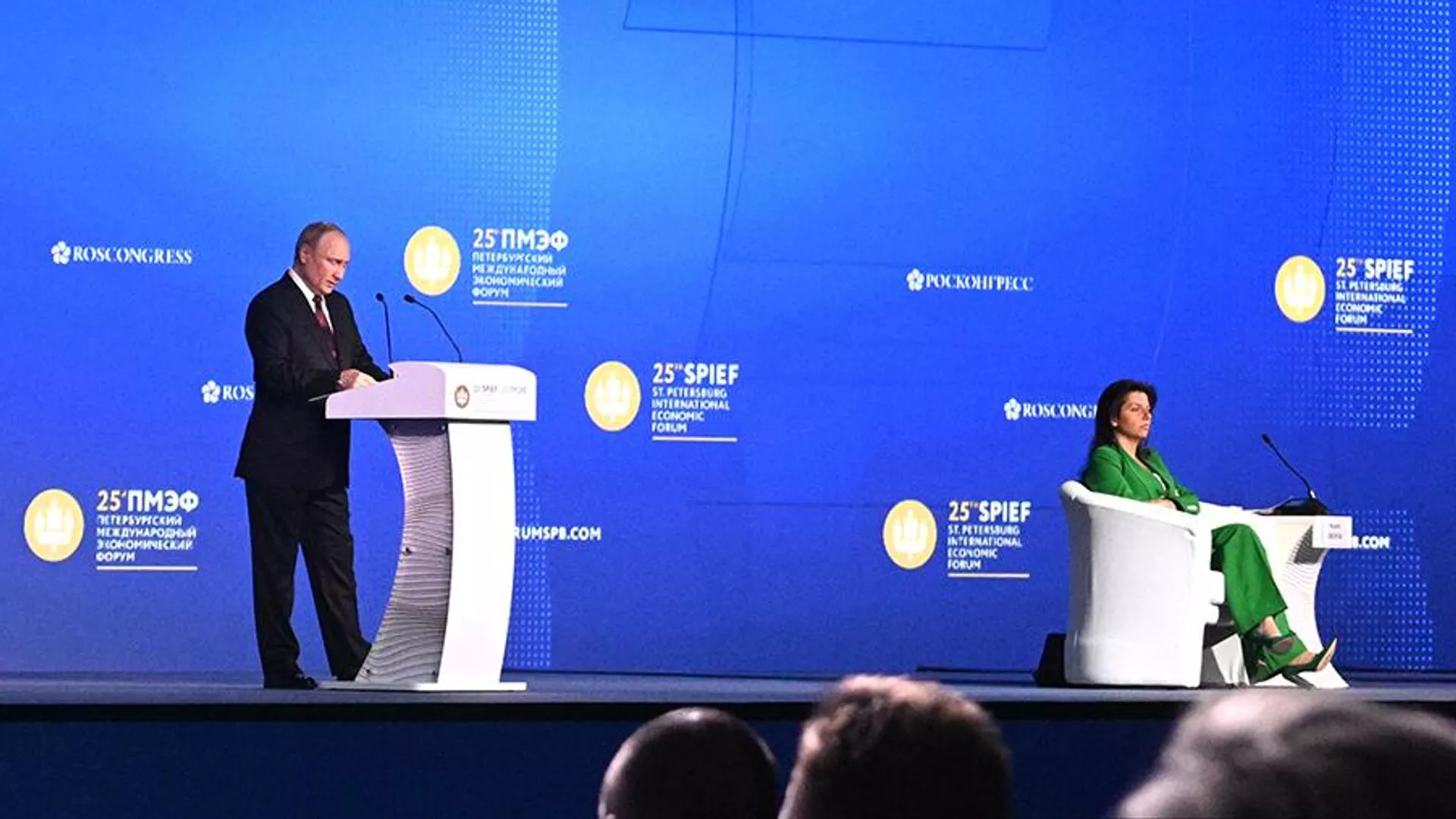 Президент РФ Владимир Путин выступает на пленарном заседании юбилейного, XXV Петербургского международного экономического форума (17 июня 2022). Санкт-Петербург Президент РФ Владимир Путин выступает на пленарном заседании юбилейного, XXV Петербургского международного экономического форума (17 июня 2022). Санкт-Петербург - Sputnik Армения, 1920, 17.06.2022