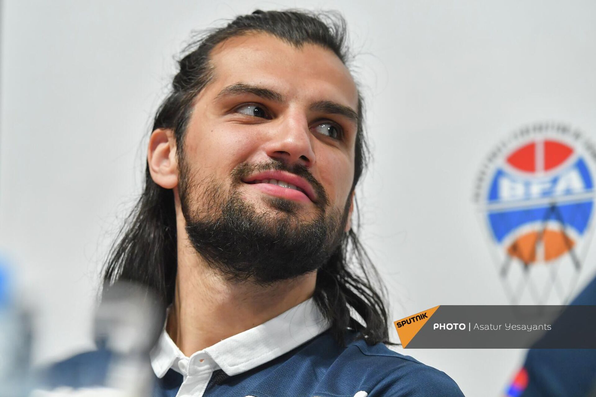 Игрок сборной Армении по баскетболу Альберт Тадевосян на пресс-конференции в преддверии Кубка Sada (21 июня 2022). Еревaн Игрок сборной Армении по баскетболу Альберт Тадевосян на пресс-конференции в преддверии Кубка Sada (21 июня 2022). Еревaн - Sputnik Армения, 1920, 06.07.2022