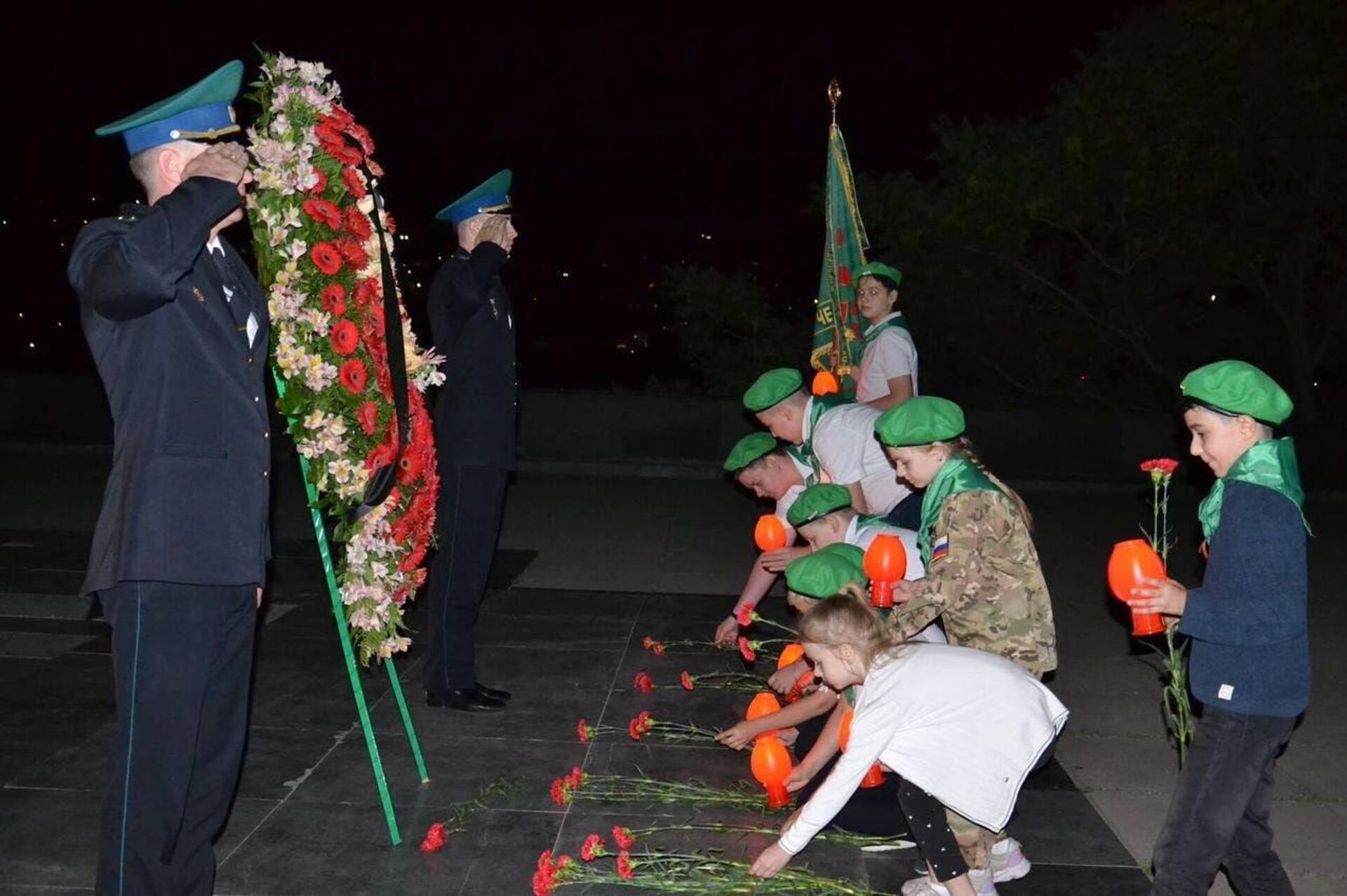 В Парке Победы зажгли лампады в память о погибших в ВОВ (22 июня 2022). Еревaн - Sputnik Армения, 1920, 22.06.2022
