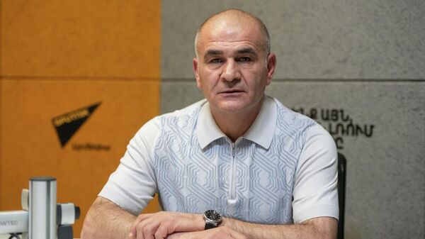 Футболист Ованнес Погосян в гостях радио Sputnik - Sputnik Армения