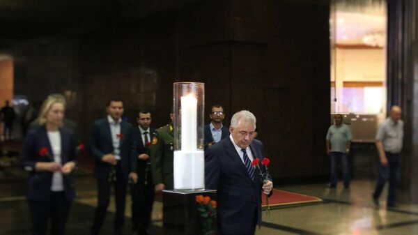 Վաղարշակ Հարությունյանը Մոսկվայում հարգանքի տուրք է մատուցել Հայրենականում զոհվածների հիշատակին - Sputnik Արմենիա