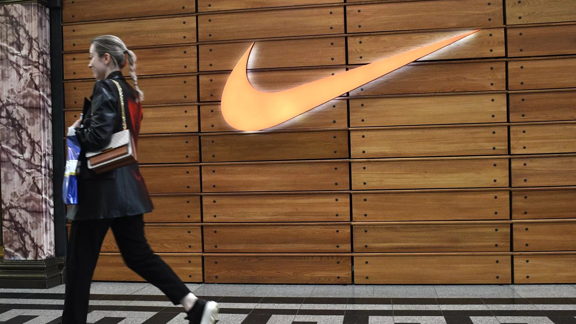 Лого компании Nike