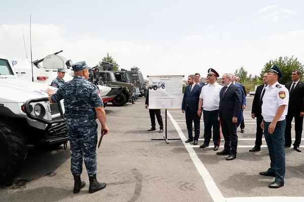 Премьер-министр Никол Пашинян посетил Главное управление войск полиции по случаю 30-летия формирования войск полиции (24 июня 2022). Еревaн Премьер-министр Никол Пашинян посетил Главное управление войск полиции по случаю 30-летия формирования войск полиции (24 июня 2022). Еревaн - Sputnik Армения