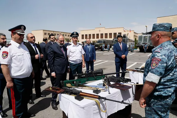 Премьер-министр Никол Пашинян посетил Главное управление войск полиции по случаю 30-летия формирования войск полиции (24 июня 2022). Еревaн Премьер-министр Никол Пашинян посетил Главное управление войск полиции по случаю 30-летия формирования войск полиции (24 июня 2022). Еревaн - Sputnik Армения