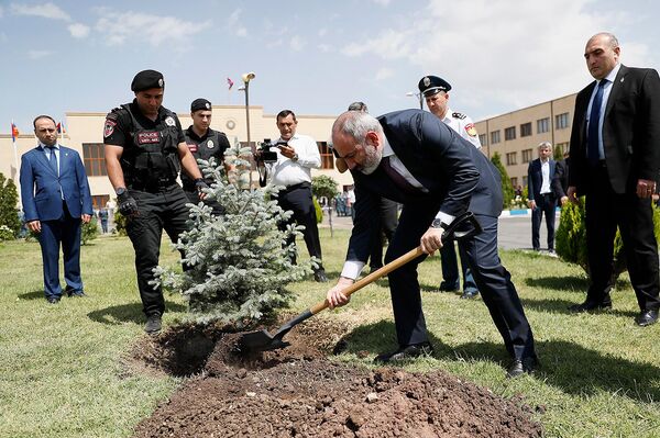 Премьер-министр Никол Пашинян посетил Главное управление войск полиции по случаю 30-летия формирования войск полиции (24 июня 2022). Еревaн - Sputnik Армения