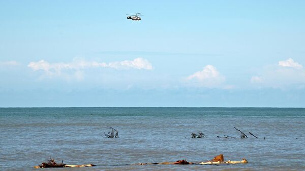 Вертолет МЧС совершает поисковый облет над морем в Лазаревском районе - Sputnik Армения