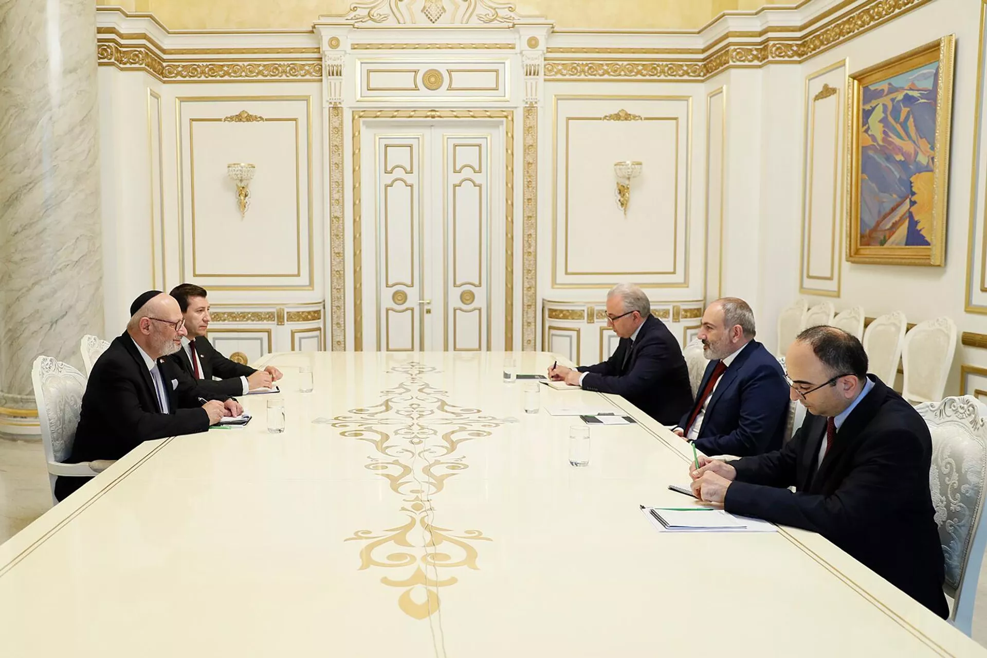 Премьер-министр Никол Пашинян принял новоназначенного посла Израиля в Армении Йоэля Лиона (резиденция в Иерусалиме) (30 июня 2022). Еревaн Премьер-министр Никол Пашинян принял новоназначенного посла Израиля в Армении Йоэля Лиона (резиденция в Иерусалиме) (30 июня 2022). Еревaн - Sputnik Армения, 1920, 30.06.2022