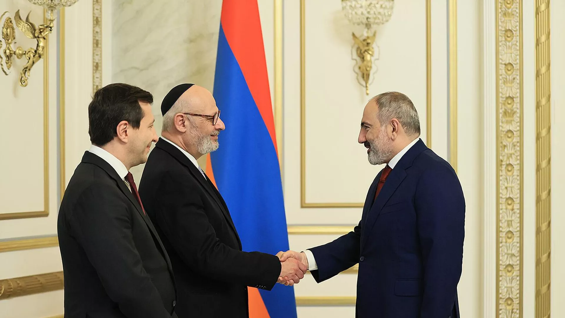 Премьер-министр Никол Пашинян принял новоназначенного посла Израиля в Армении Йоэля Лиона (резиденция в Иерусалиме) (30 июня 2022). Еревaн Премьер-министр Никол Пашинян принял новоназначенного посла Израиля в Армении Йоэля Лиона (резиденция в Иерусалиме) (30 июня 2022). Еревaн - Sputnik Армения, 1920, 30.06.2022