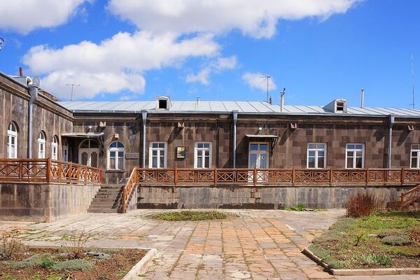 Дом-музей Аветика Исаакяна в Гюмри - Sputnik Армения