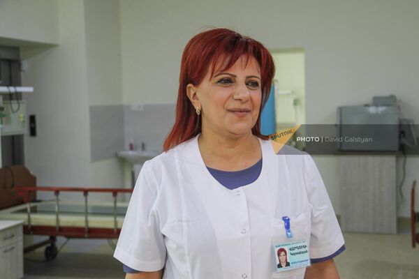 Старшая медсестра медцентра Вайкское медицинское объединение Вардуи Айрапетян в отделении неотложной медпомощи - Sputnik Армения
