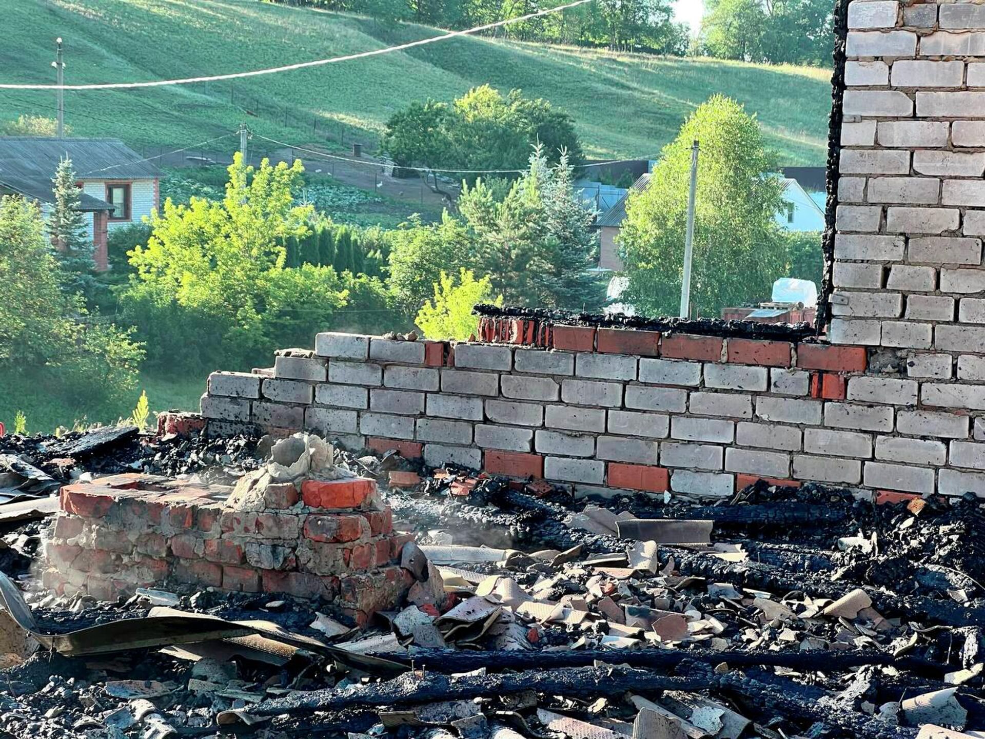 Разрушенный в результате обстрелов со стороны Украины жилой дом  (3 июля 2022). Белгород - Sputnik Արմենիա, 1920, 03.07.2022