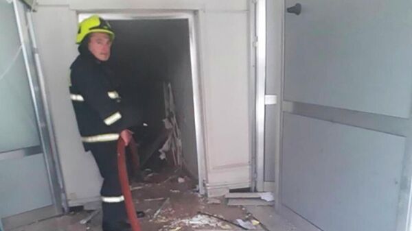 Пожарник на месте пожара в помещении банка (6 июля 2022). Аштарак - Sputnik Армения