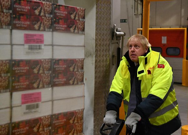 Մեծ Բրիտանիայի վարչապետ Բորիս Ջոնսոնը աշխատում է  Iceland Foods-ի կենտրոնակայանում, 2019 թվական - Sputnik Արմենիա
