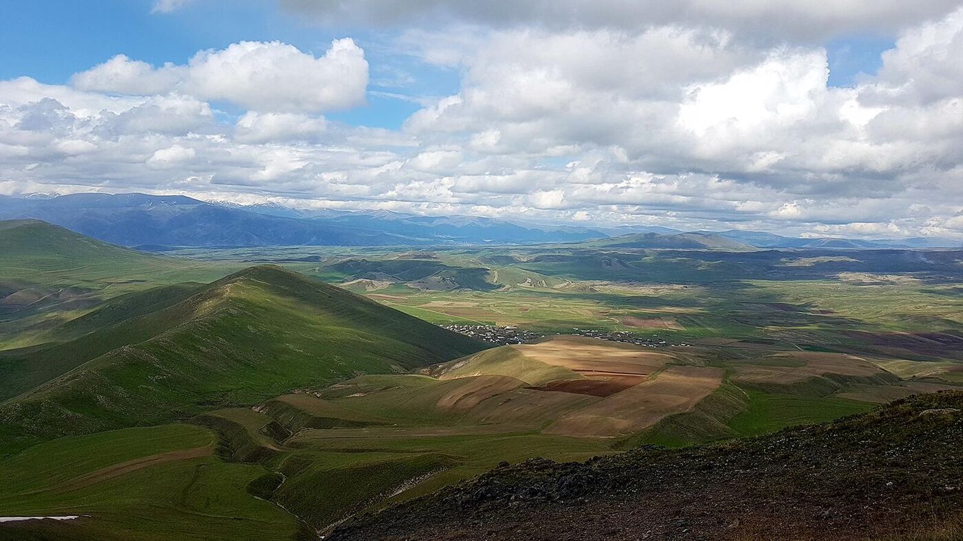 ДТП произошло на дороге к горе Атис в Котайке, есть пострадавшие -  25.09.2022, Sputnik Армения