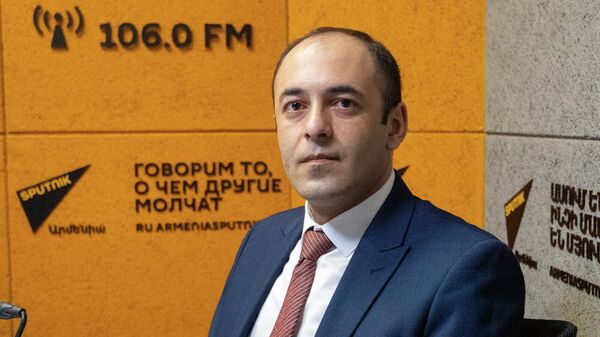 Член-учредитель партии Гражданский договор Тигран Улиханян в гостях радио Sputnik - Sputnik Армения