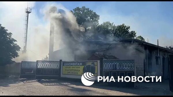 Взрывы в районе пожара на месте украинского удара в Новой Каховке  - Sputnik Армения
