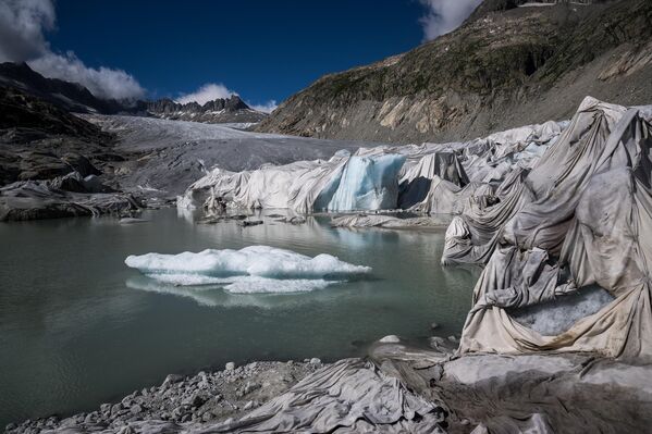 Ледник находится недалеко от Глетча в швейцарских Альпах - Sputnik Армения