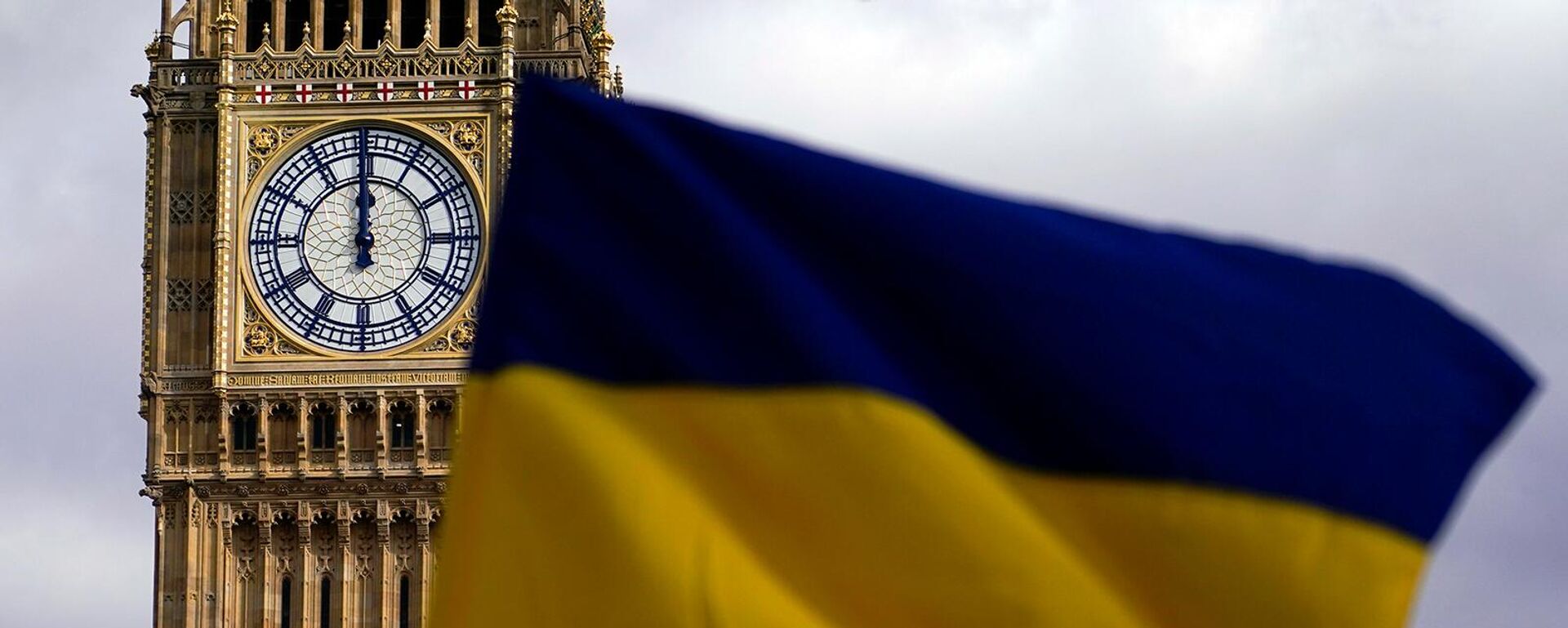 Флаг Украины на Парламентской площади в Лондоне - Sputnik Армения, 1920, 12.07.2022