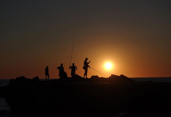 Рыбаки на пляже Голем, Албания. - Sputnik Армения