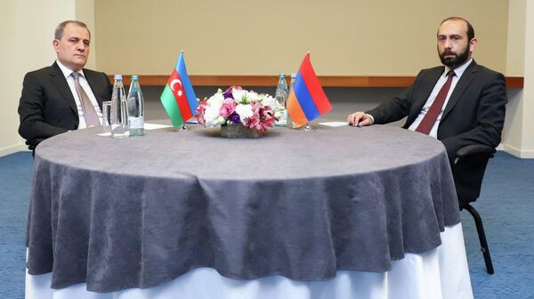 Первая двусторонняя встреча глав МИД Армении и Азербайджана (16 июля 2022). Тбилиси - Sputnik Армения