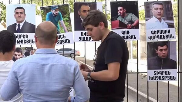 Акция в поддержку Мики Бадаляна и других заключенных перед зданием суда (18 июля 2022). Еревaн - Sputnik Армения