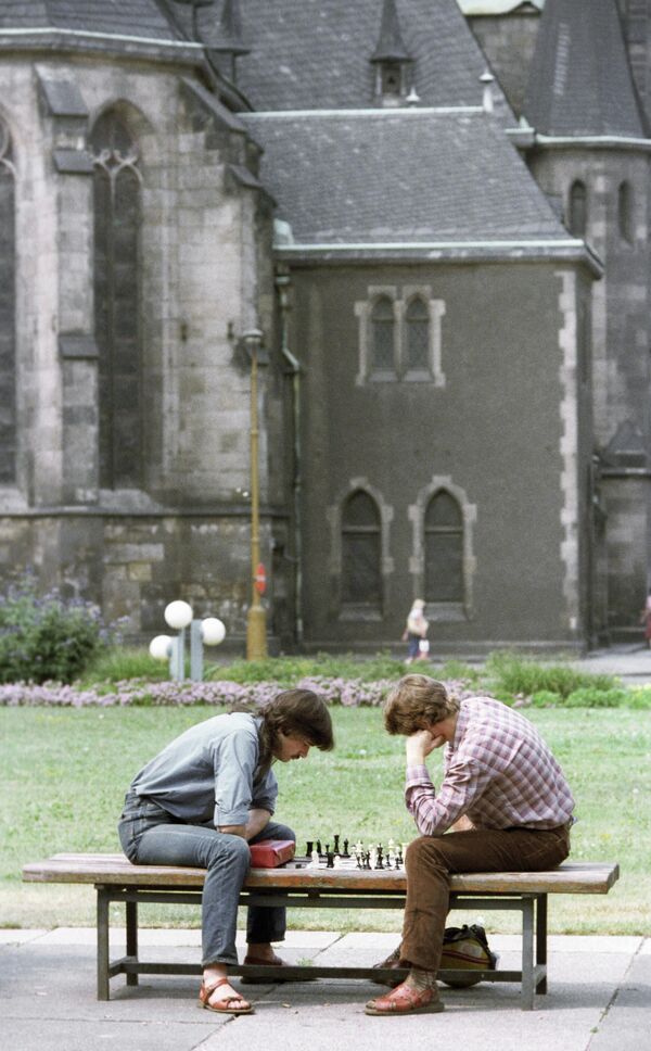 Жители Лейпцига играют в шахматы, 1989 год. - Sputnik Армения