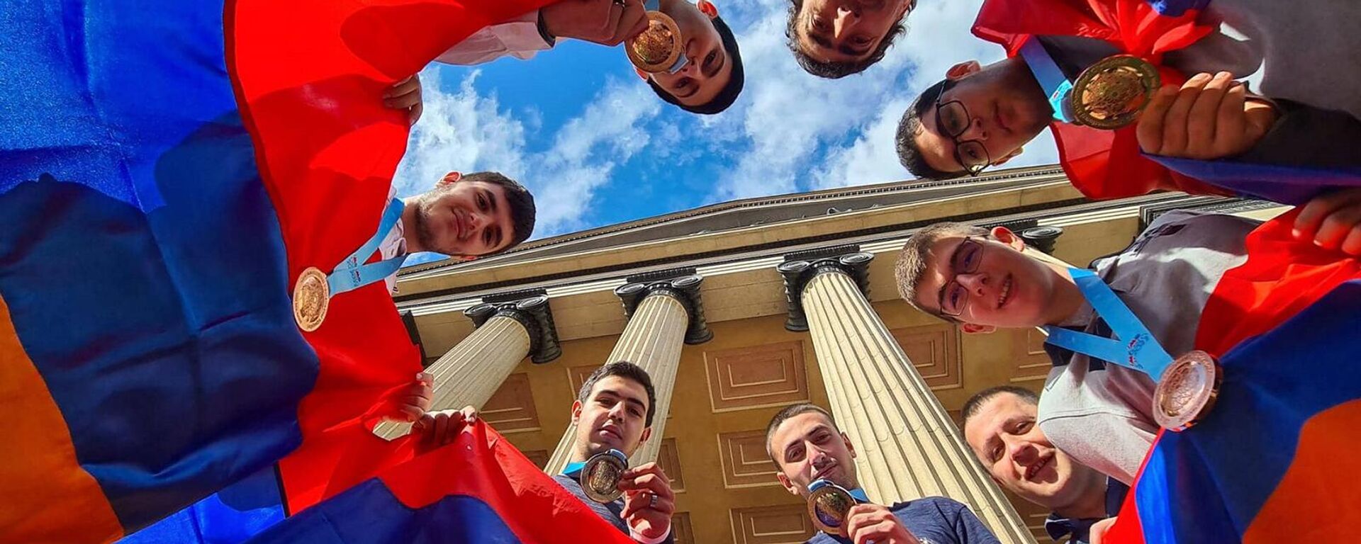 Армянские школьники завоевали 2 серебряные и 4 бронзовые медали на 63-й Международной олимпиаде по математике в Норвегии - Sputnik Армения, 1920, 19.07.2022