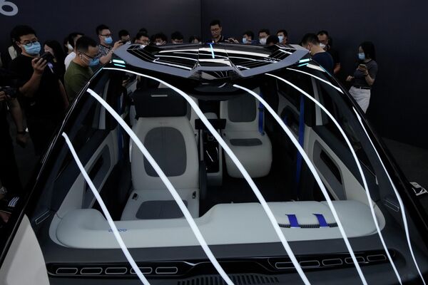 Apollo RT6 с беспилотной системой управления представлен на технологической конференции Baidu World 2022. Автомобиль оценен производителем в 250 тыс. юаней (36 958 долларов на момент выпуска статьи) - Sputnik Армения