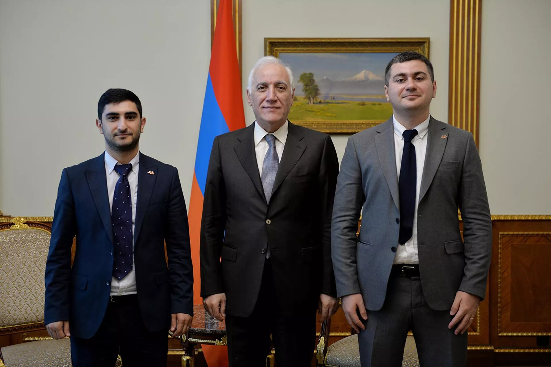 Президент Ваагн Хачатурян принял членов Совета управления Минского часового завода Азата Маргаряна и Рафика Саркисяна (21 июля 2022). Еревaн Президент Ваагн Хачатурян принял членов Совета управления Минского часового завода Азата Маргаряна и Рафика Саркисяна (21 июля 2022). Еревaн - Sputnik Армения, 1920, 21.07.2022