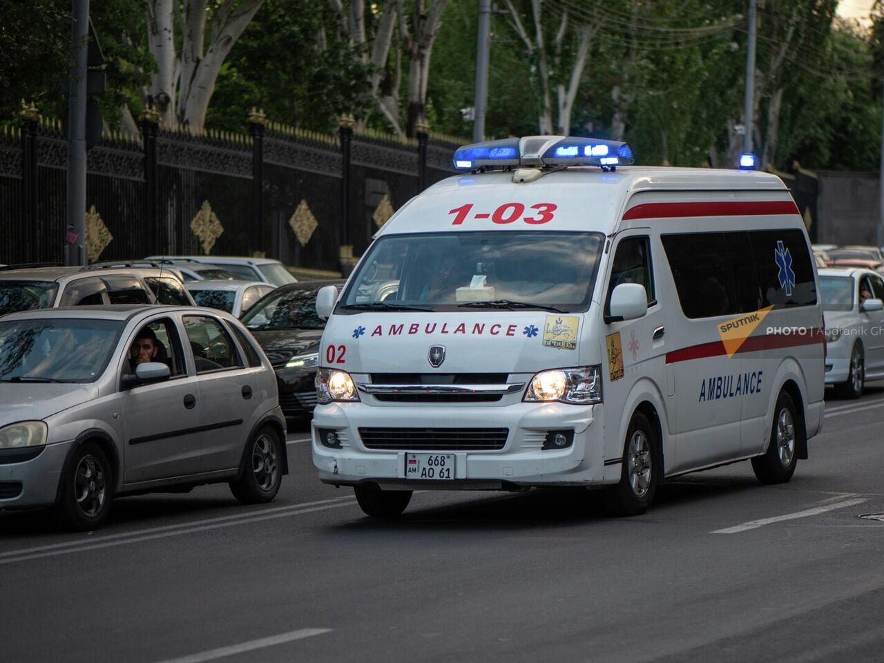 Выпавший с третьего этажа в Гюмри семилетний мальчик скончался -  14.07.2023, Sputnik Армения