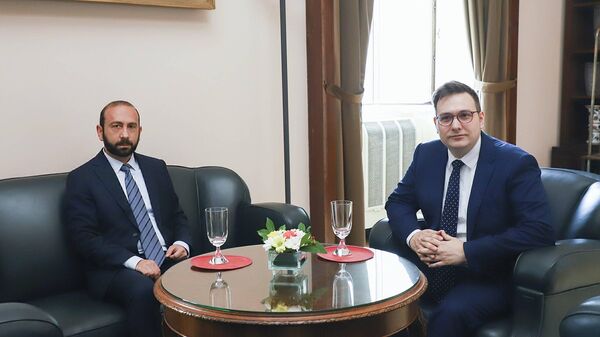 В рамках рабочего визита в Чехию министр иностранных дел Арарат Мирзоян встретился со своим коллегой Яном Липавским (26 июля 2022). Прага - Sputnik Армения