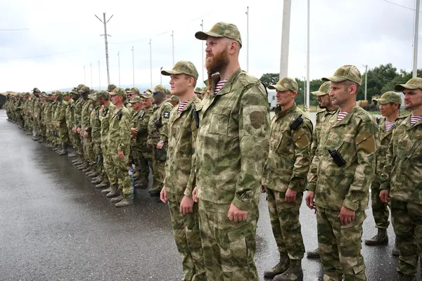 Добровольцы на построении в палаточном лагере на базе Российского университета спецназа в Гудермесе Добровольцы на построении в палаточном лагере на базе Российского университета спецназа в Гудермесе - Sputnik Армения