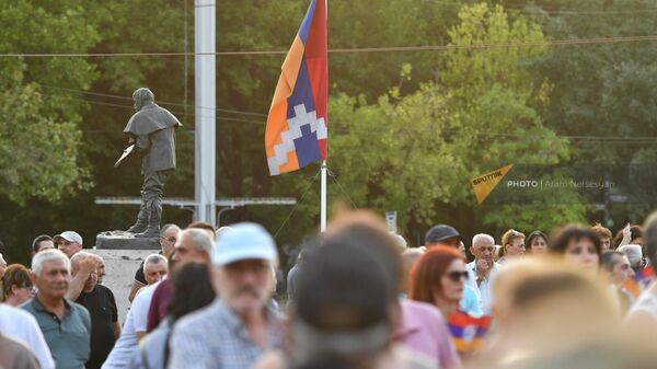Митинг оппозиции на площади Франции (29 июля 2022). Еревaн - Sputnik Армения