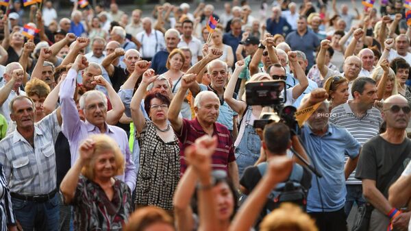 Митинг оппозиции на площади Франции (29 июля 2022). Еревaн - Sputnik Армения