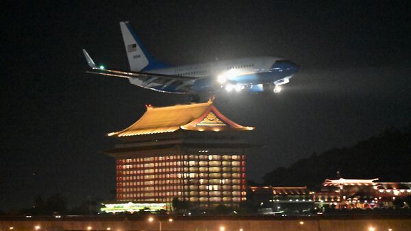 Նենսի Փելոսիի ինքնաթիռը վայրէջք է կատարում Թայվանում - Sputnik Արմենիա