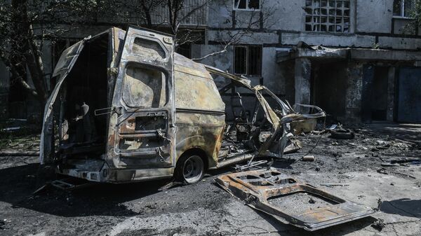 Машина скорой помощи, сгоревшая в результате обстрела ВСУ Куйбышевского района Донецка - Sputnik Արմենիա