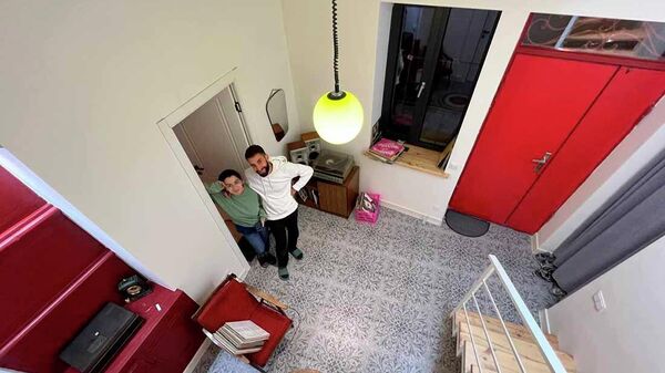 Супруги Давид Аветисян и Кристина Солоян в своем доме в Гюмри - Sputnik Армения