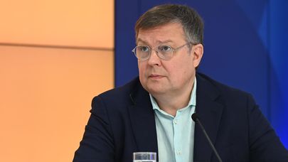 Директор Института новейших государств Алексей Мартынов во время видеомоста по теме "Санкции против Союзного государства и их влияние на страны СНГ" (15 августа 2022). Москвa