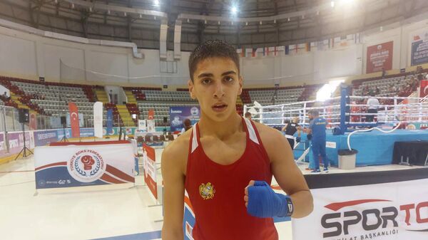 Полуфиналист ЧЕ по боксу среди юниоров в весовой категории 57 кг Ален Степанян - Sputnik Армения
