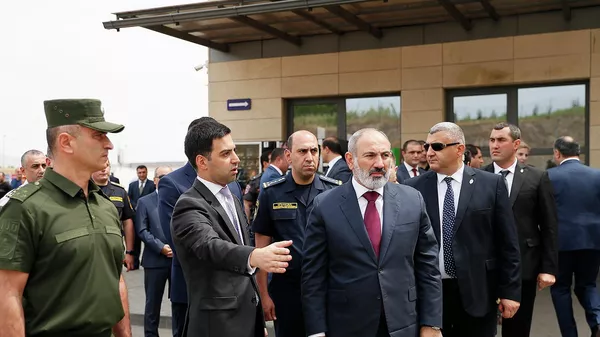 Премьер-министр РА Никол Пашинян ознакомился с деятельностью Баграташенской таможни (19 августа 2022) Армения - Sputnik Армения