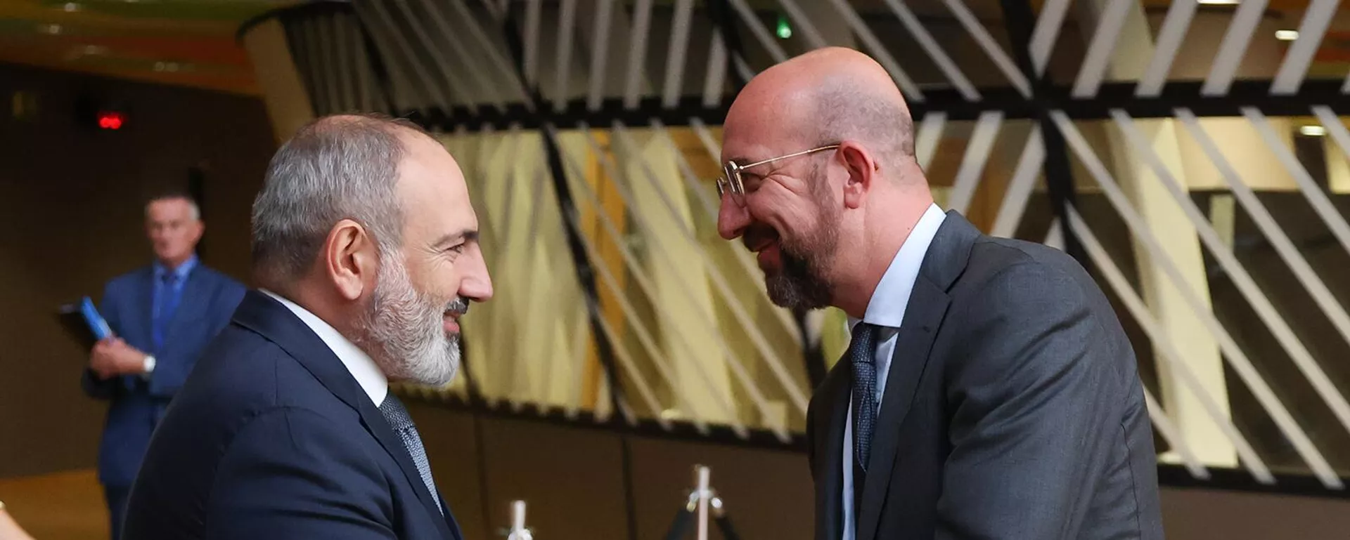 Трехсторонняя встреча премьер-министра Армении Никола Пашиняна, председателя Европейского совета Шарля Мишеля и президента Азербайджана Ильхама Алиева (31 августа 2022). Брюссель - Sputnik Армения, 1920, 15.03.2023