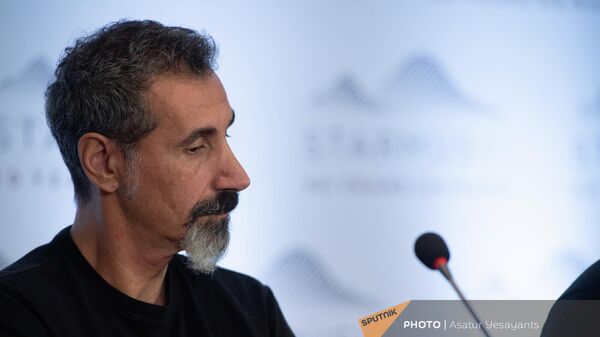 Серж Танкян на пресс-конференции фестиваля STARMUS (2 сентября 2022). Еревaн - Sputnik Армения