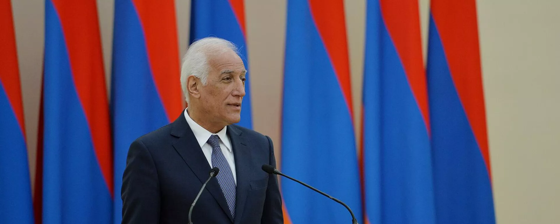 Президент Ваагн Хачатурян на торжественной церемонии вручения Государственной премии Республики Армения за всемирный вклад в сферу информационных технологий (6 сентября 2022). Еревaн - Sputnik Армения, 1920, 06.09.2022