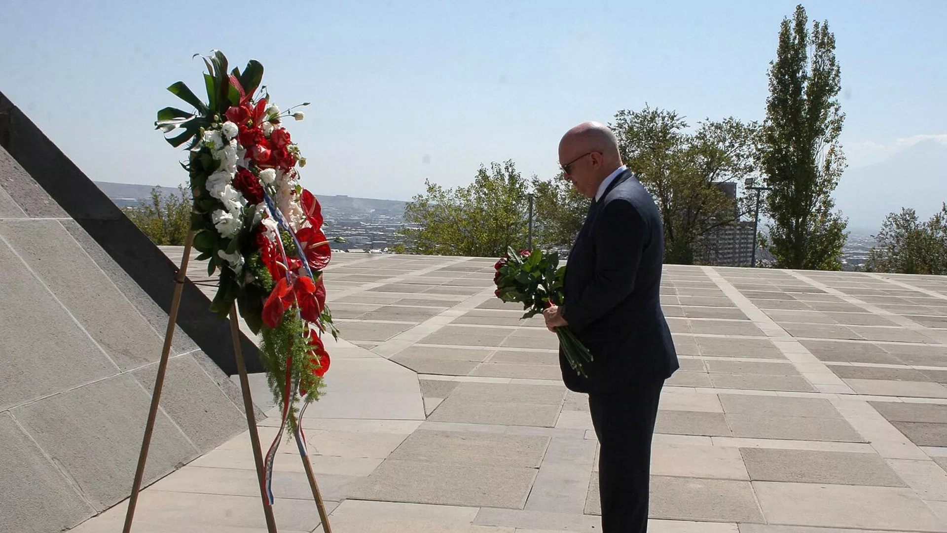 Американский сопредседатель Минской группы ОБСЕ, спецсоветник по переговорам на Кавказе Филипп Рикер посетил Мемориальный комплекс Цицернакаберд (8 сентября 2022). Еревaн Американский сопредседатель Минской группы ОБСЕ, спецсоветник по переговорам на Кавказе Филипп Рикер посетил Мемориальный комплекс Цицернакаберд (8 сентября 2022). Еревaн - Sputnik Армения, 1920, 08.09.2022