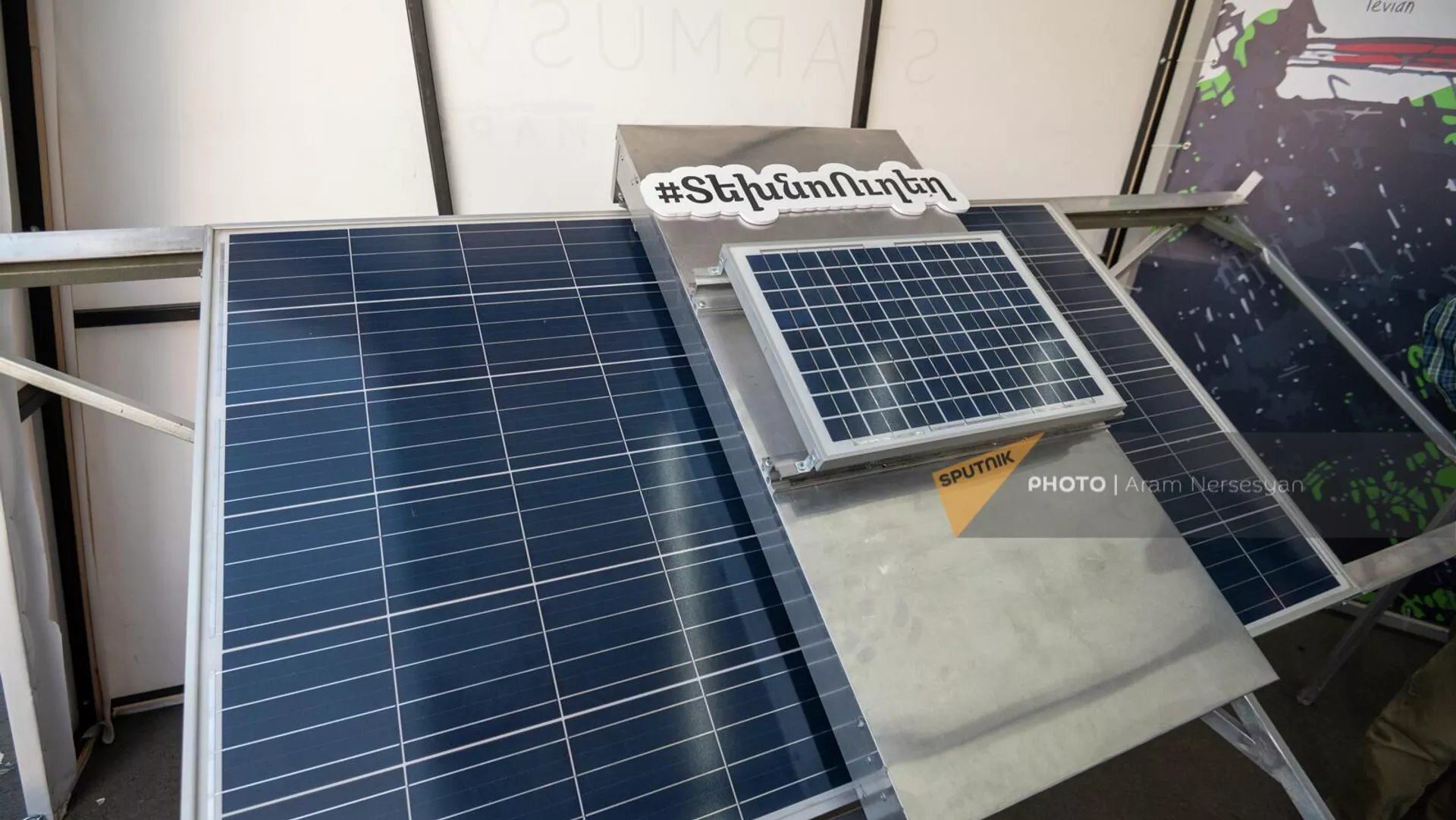 Робот по очистке солнечных панелей от пыли и снега компании Solvar Systems Робот по очистке солнечных панелей от пыли и снега компании Solvar Systems - Sputnik Армения, 1920, 08.09.2022