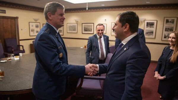 Министр обороны Армении Сурен Папикян посетил Университет национальной обороны, встретился с начальником университета, генерал-лейтенантом Майклом Пленом (8 сентября 2022). Вашингтон - Sputnik Армения