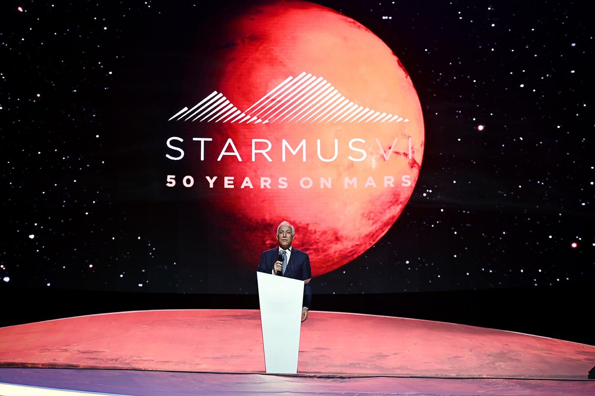 Президент Ваагн Хачатурян на церемонии закрытия фестиваля Starmus VI (9 сентября 2022). Еревaн - Sputnik Армения, 1920, 09.09.2022