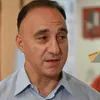 Гендиректор Дома Москвы Ваграм Карапетян перед началом турнира по шашкам (10 сентября 2022). Еревaн