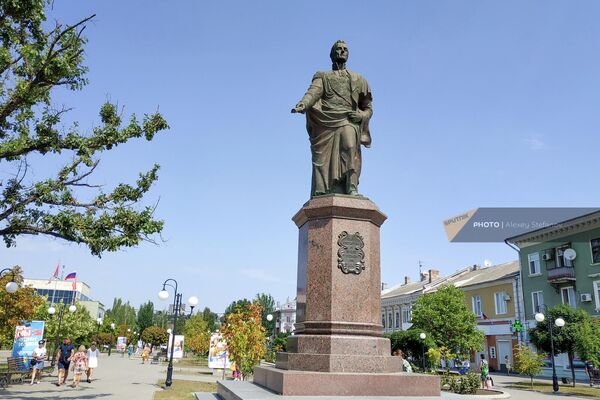Памятник графу Воронцову в Бердянске - Sputnik Армения
