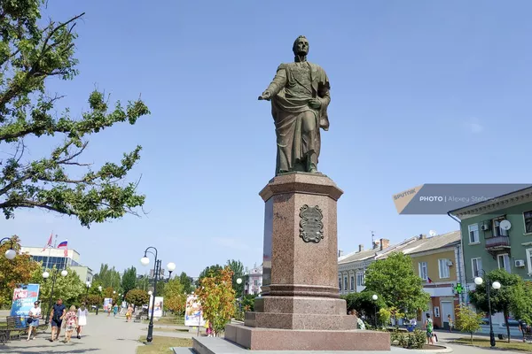Памятник графу Воронцову в Бердянске Памятник графу Воронцову в Бердянске - Sputnik Армения
